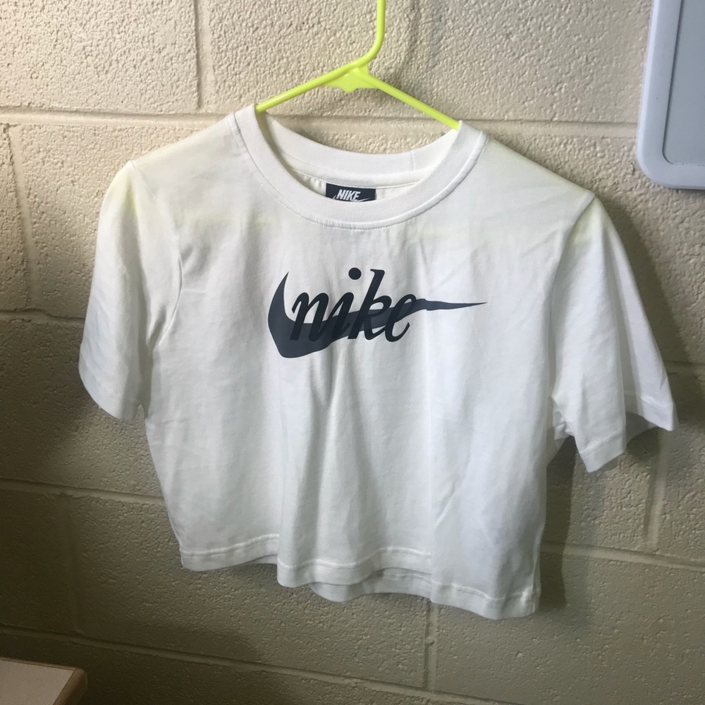 White Nike cropped tee